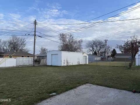 Exterior - 1232 8th Ave W, Williston, ND 58801 photo 3 of 3