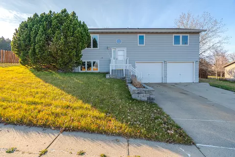 1700 Volk Dr, Bismarck, ND 58501
