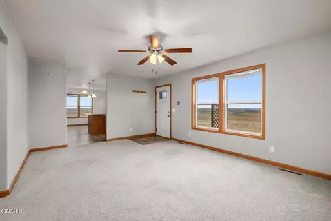 13705 55th St NW, Williston, ND 58801 photo 9