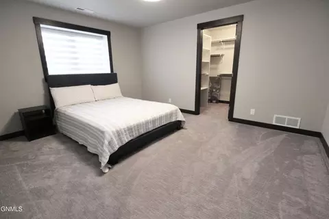 Bedroom - 3622 Valley Dr, Bismarck, ND 58503 photo 3 of 3