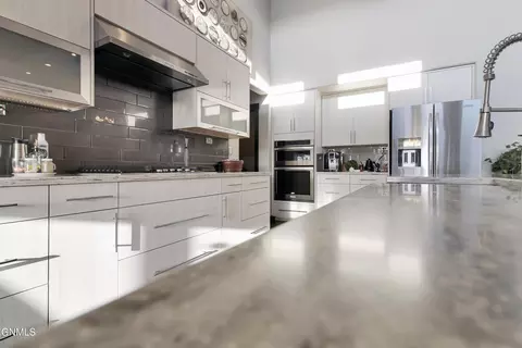 Kitchen - 3622 Valley Dr, Bismarck, ND 58503 photo 4 of 6