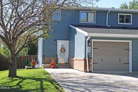 3806 Montreal St N, Bismarck, ND 58503