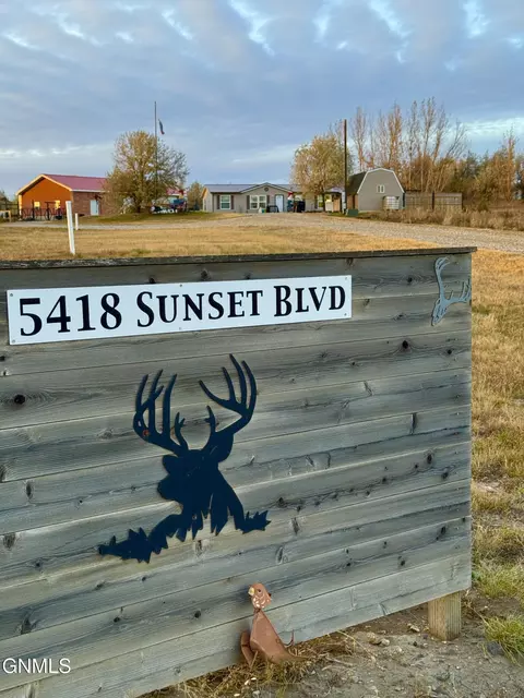 5418 Sunset Blvd, Williston, ND 58801 photo 2