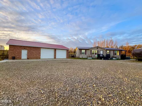 5418 Sunset Blvd, Williston, ND 58801 photo 3