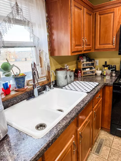 5418 Sunset Blvd, Williston, ND 58801 photo 12