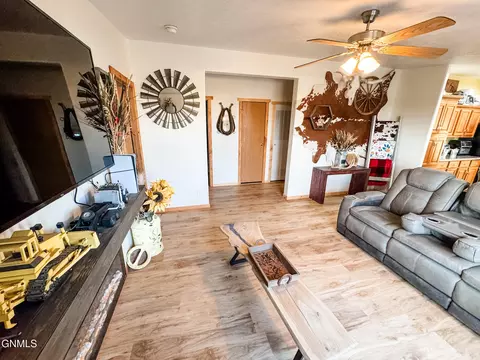 5418 Sunset Blvd, Williston, ND 58801 photo 5