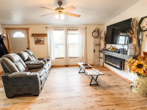 5418 Sunset Blvd, Williston, ND 58801 photo 4