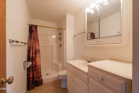 Bath - 17822 52 St NE, Baldwin, ND 58521 photo 2 of 2