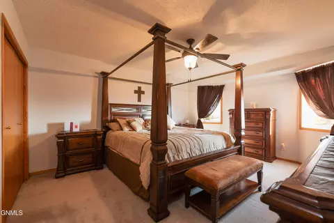 Bedroom - 17822 52 St NE, Baldwin, ND 58521 photo 2 of 5