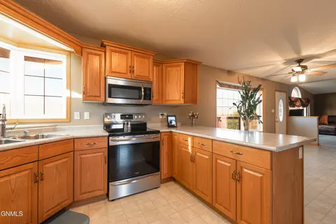 Kitchen - 17822 52 St NE, Baldwin, ND 58521 photo 2 of 2