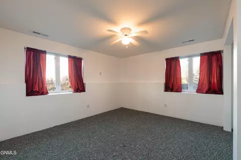 Bedroom - 17822 52 St NE, Baldwin, ND 58521 photo 4 of 5