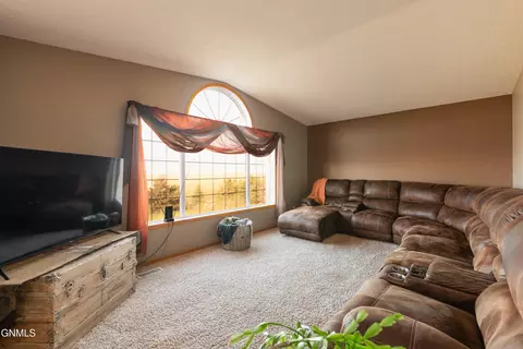 Living - 17822 52 St NE, Baldwin, ND 58521 photo 1 of 1