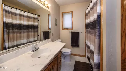 809 Johns Dr, Mandan, ND 58554 photo 4