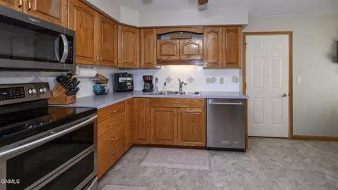 809 Johns Dr, Mandan, ND 58554 photo 10