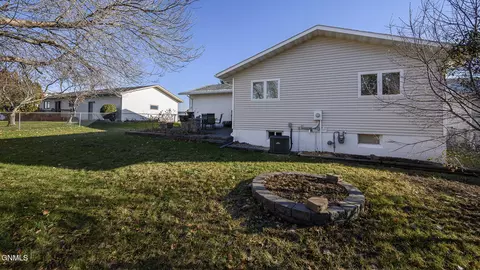 809 Johns Dr, Mandan, ND 58554 photo 33