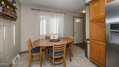 809 Johns Dr, Mandan, ND 58554 photo 8