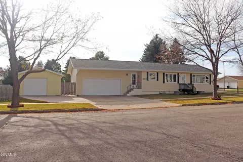 3905 42nd St NW, Mandan, ND 58554