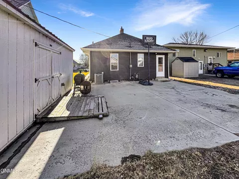 Exterior - 306 Broadway W, Williston, ND 58801 photo 3 of 3