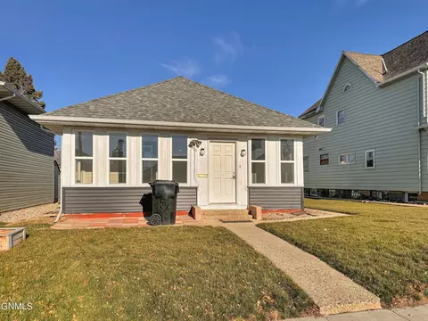 Exterior - 306 Broadway W, Williston, ND 58801 photo 1 of 3
