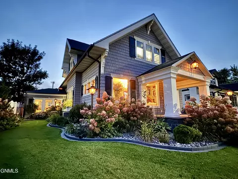 409 3rd Ave E, Williston, ND 58801