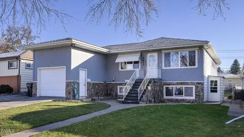 1413 18th St, Bismarck, ND 58501