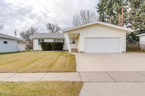 1218 22nd St, Bismarck, ND 58501