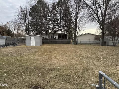 4501 Columbus Ct, Mandan, ND 58554 photo 18