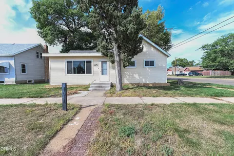 45 9th Ave W, Dickinson, ND 58601