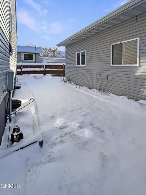 1423 1st Ave W, Williston, ND 58801 photo 16
