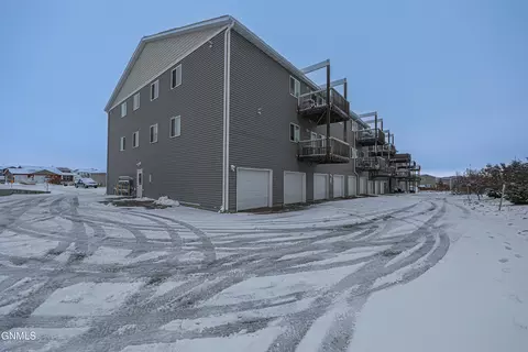 829 Canada Ave, Bismarck, ND 58503