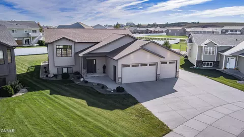 1800 Amber Pl SW, Mandan, ND 58554