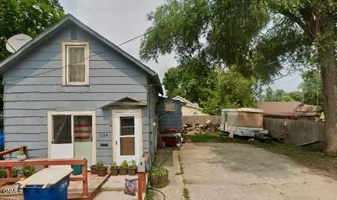 706 2nd St SW, Jamestown, ND 58401