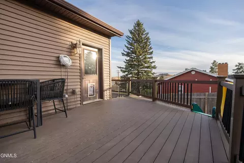 Exterior - 806 Bruegger St, Alexander, ND 58831 photo 9 of 17