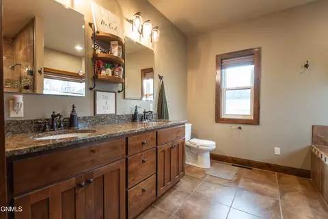 Bath - 806 Bruegger St, Alexander, ND 58831 photo 4 of 8