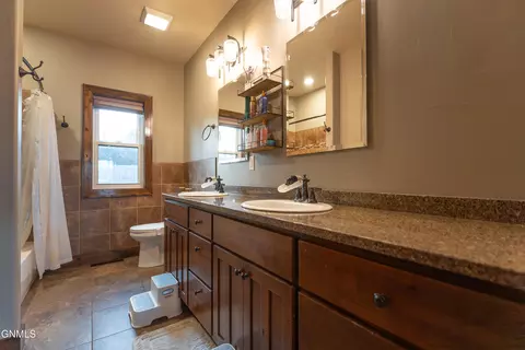 Bath - 806 Bruegger St, Alexander, ND 58831 photo 1 of 8