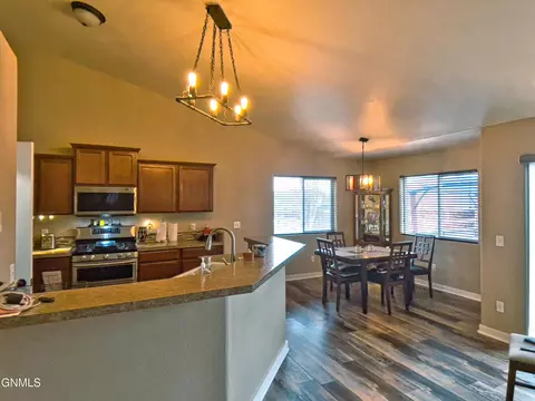 2805 25th St W, Williston, ND 58801 photo 22