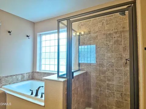 2805 25th St W, Williston, ND 58801 photo 38