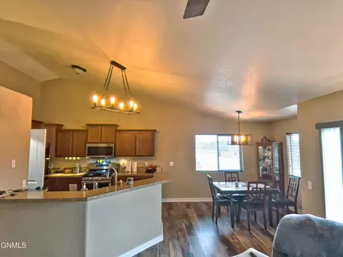 2805 25th St W, Williston, ND 58801 photo 19
