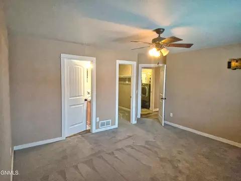 2805 25th St W, Williston, ND 58801 photo 33