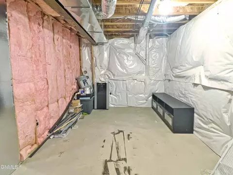 2805 25th St W, Williston, ND 58801 photo 50
