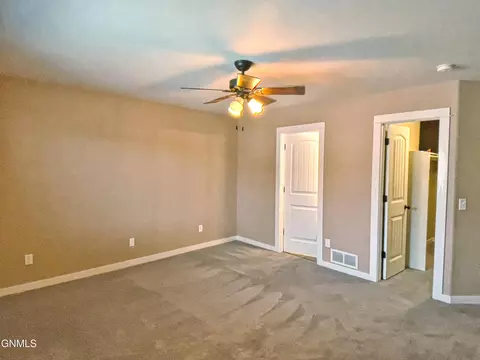 2805 25th St W, Williston, ND 58801 photo 32