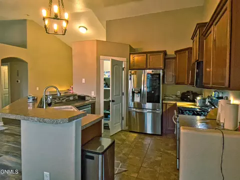 2805 25th St W, Williston, ND 58801 photo 20