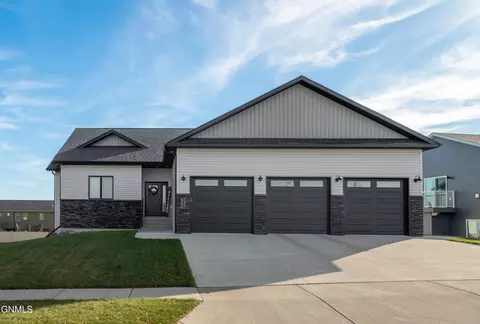 5413 Onyx Dr, Bismarck, ND 58503