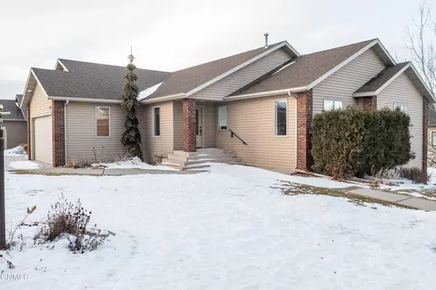 4256 High Creek Rd, Bismarck, ND 58503