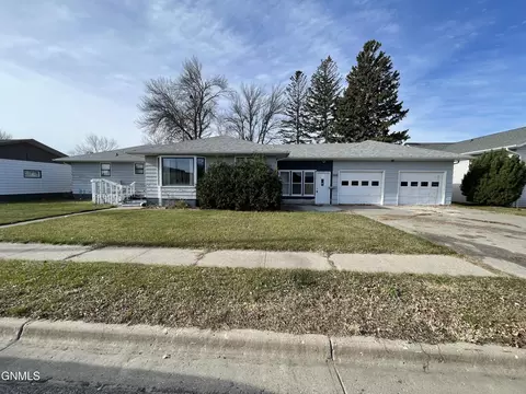 205 Badger St S, Wishek, ND 58495