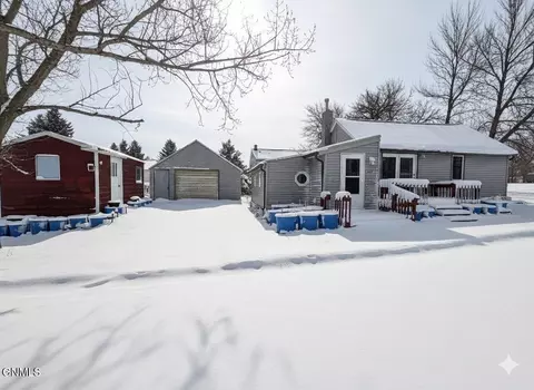 212 8th St S, New Salem, ND 58563