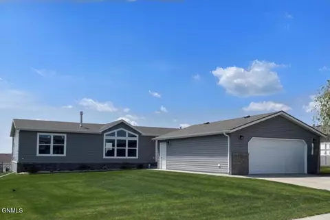 3731 Greensboro Dr, Bismarck, ND 58503
