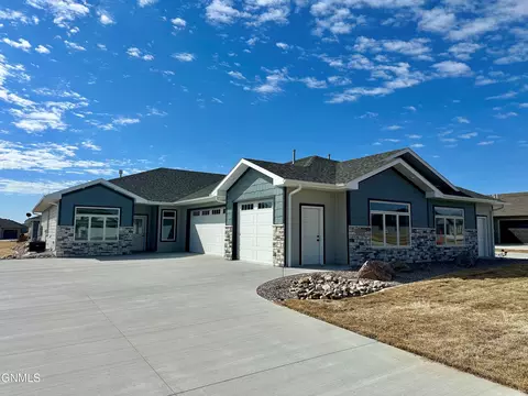 1907 Community Lp, Bismarck, ND 58503
