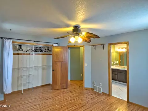 711 13th Ave W, Williston, ND 58801 photo 31