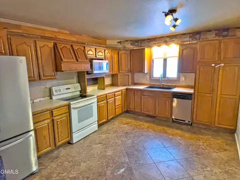 711 13th Ave W, Williston, ND 58801 photo 18